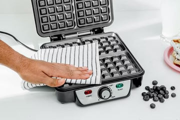 Geepas GWM5417 Electric Waffle Maker 1100W